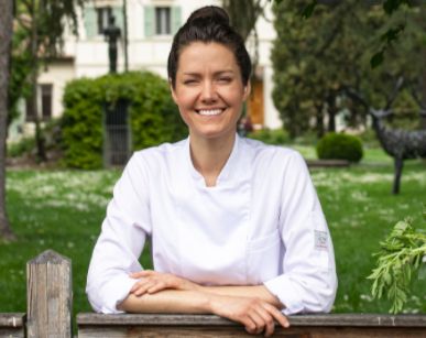 Lara Gilmore, co-fondatrice della onlus benefica Food for Soul, Fabrizio Nonis, macellaio, giornalista e conduttore TV, e Jessica Rosval, chef del ristorante Casa Maria Luigia, Modena
