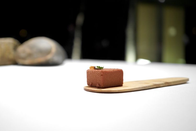 2005, the first dish that is completely the result of two creativities joined together, that of Joan and Jordi Roca, hence sweet and savoury: Torroncino of foie gras, cocoa, truffle, reduction of Pedro Ximénez and hazelnut 
