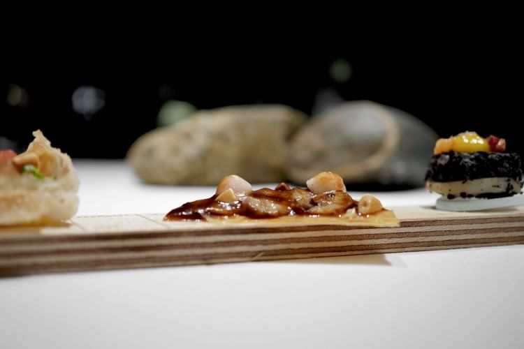 1998, Jordi Roca arrives at Celler: Tartelette of porcini with miso, veal bone marrow and pine nuts. The dish is from 2013
