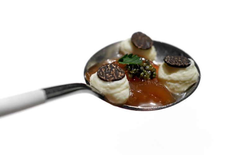 Elegance, finesse, harmony: Cream of raw cow’s milk from Formatgeria La Xiquella with gel of veal, truffle and “vegetal caviar” of chia seeds (2021)
