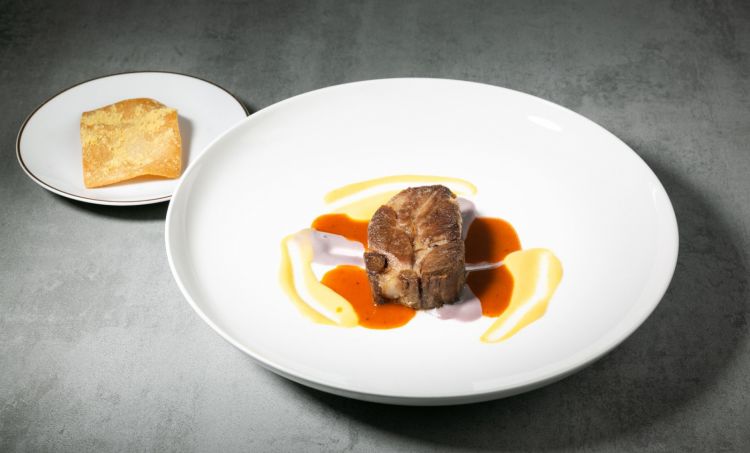 Capocollo di Joselito affumicato, salsa speziata, cipolla e mais