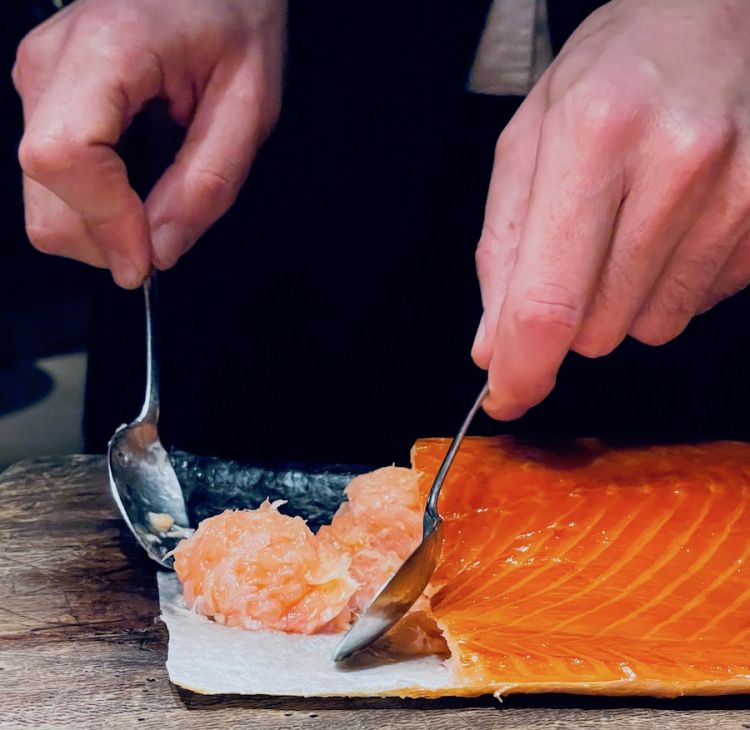 Il piatto capolavoro del Kadeau, salmone marinato come non sono soliti fare nei Paesi scandinavi
