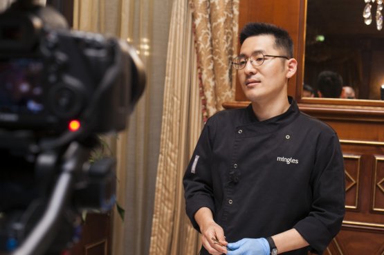 Among the fans of Mingoo Kang’s cooking, there’s also Massimo Bottura and Rene Redzepi