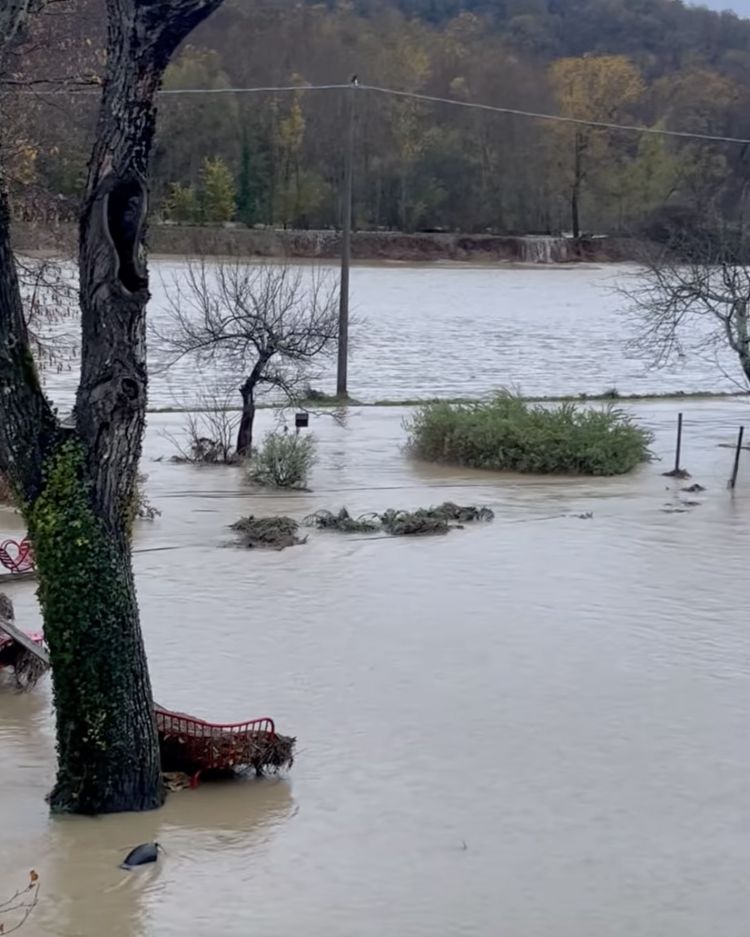 L'alluvione di fronte al ristorante
