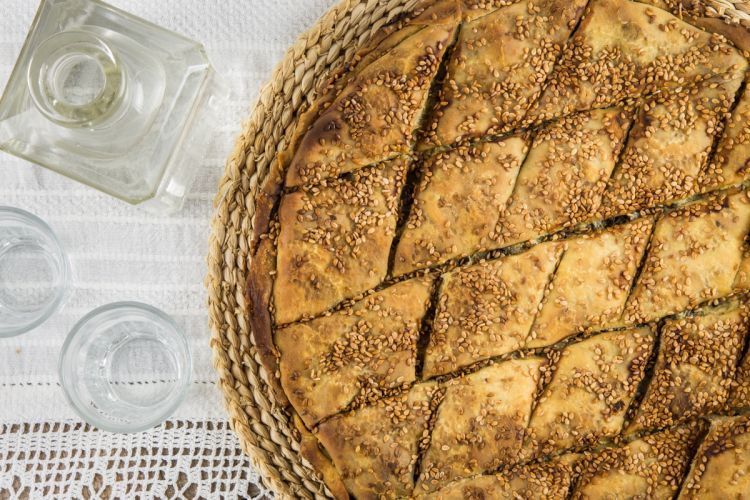 Kolokythopita, gustosa torta greca a base di fillo e farcita con un ripieno a base principalmente di zucchine e feta
