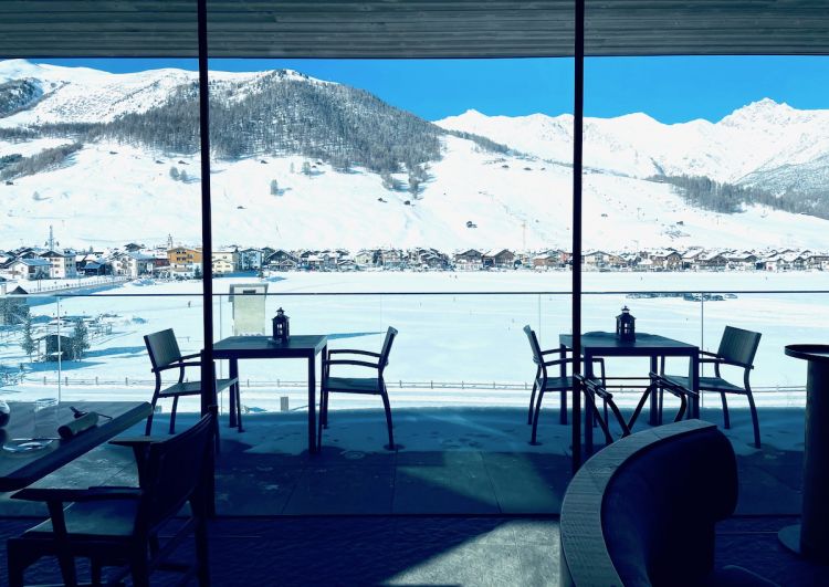 Livigno innevata vista dalla sala del ristorante K