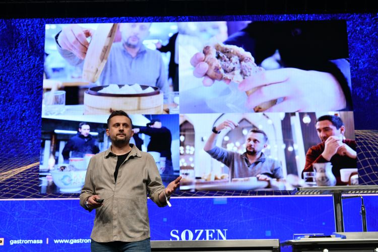 Lo chef Fatih Tutak, due stelle Michelin appena confermate al Turk e ora protagonista anche al Gallada, qui ritratto sul palco del recente Gastromasa 2023, il congresso di cucina giunto alla sua ottava edizione