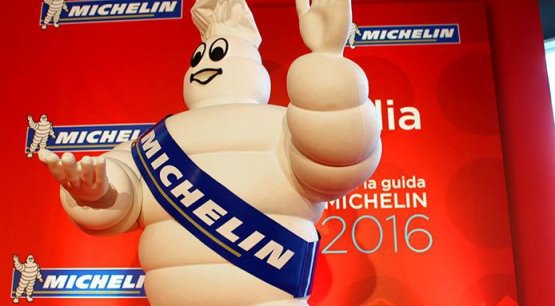 Ormai il boccone amaro di aver perso una stella è stato digerito da Davide Scabin che, nella Guida Michelin, ha visto il suo Combal.Zero passare da due a una stella. «Passati i primi quindici giorni la mia delusione si è trasformata in una carica micidiale. È stato, invece, più difficile per la mia brigata», confessa. C’è da dire, però, che «la Michelin deve svecchiarsi».
