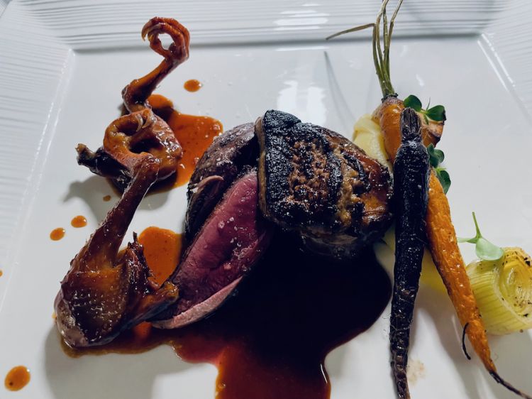 Il Piccione nell'interpretazione degli chef della Locanda La Clusaz, Piergiorgio Pellerei e Therry Buillet