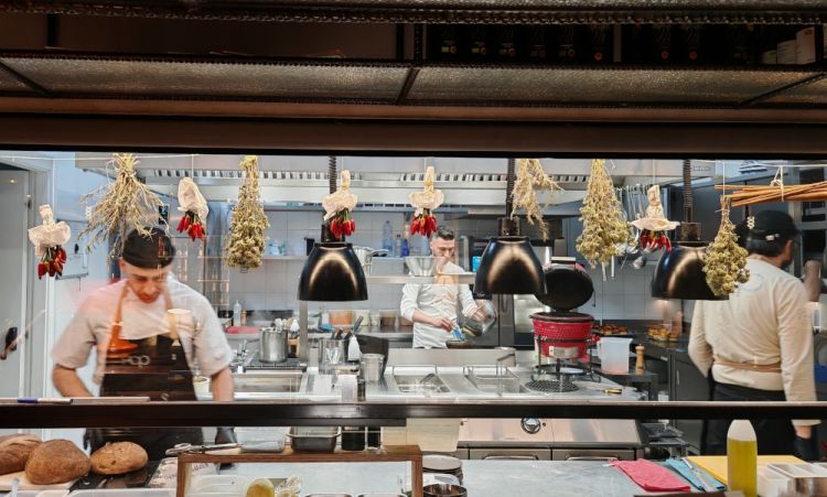 La cucina a vista di Mercato del Porto
