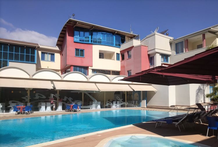 Il Gran Hotel La Tonnara, storico 4 hotel della regione: "Qui abbiamo sposato mezza Calabria" affermano i proprietari