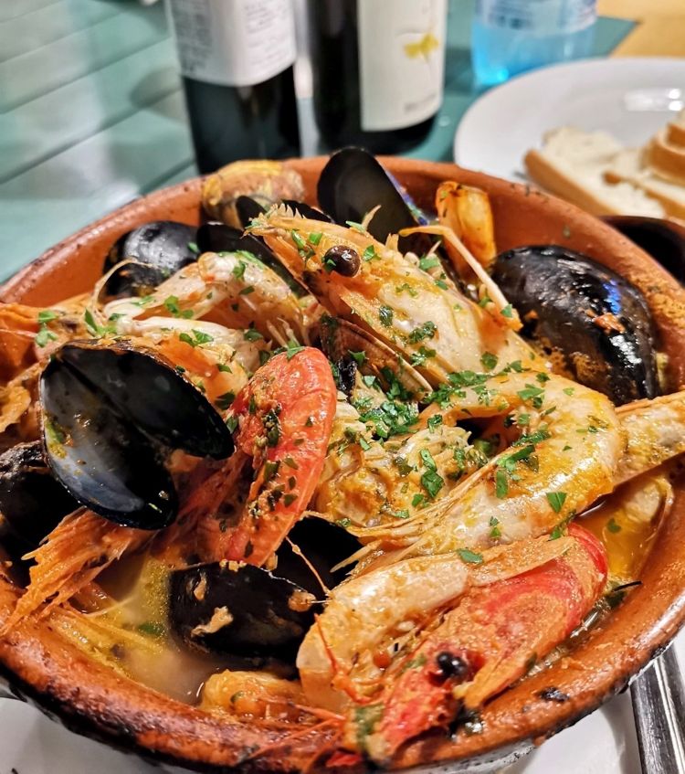 La zuppa di mare dell'Oasi, un omaggio alla jotta che si prepara sui pescherecci durante le battute di pesca
