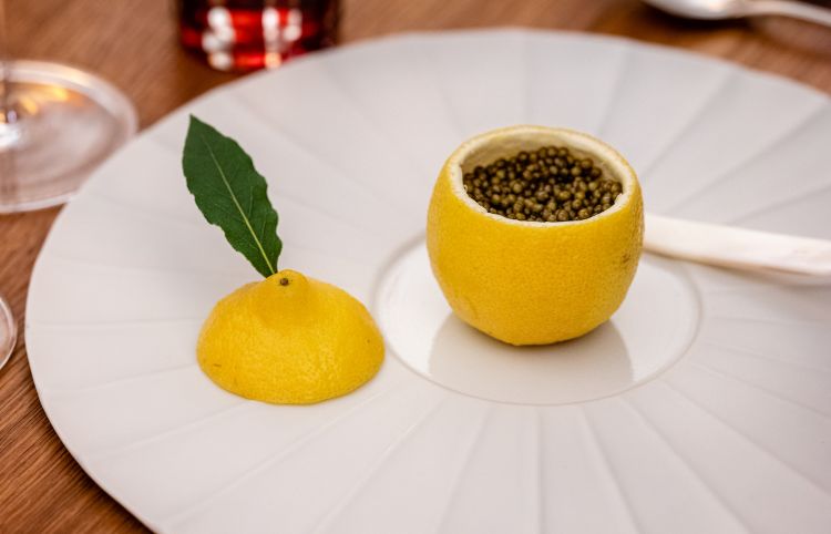 Limone, caviale, capesante norvegesi, stracciatella e gel di dashi
