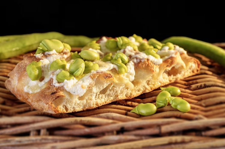 Casaro, una pizza in pala con ricotta, pecorino e 