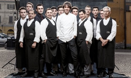 The actual team of restaurant D'O in San Pietro 
