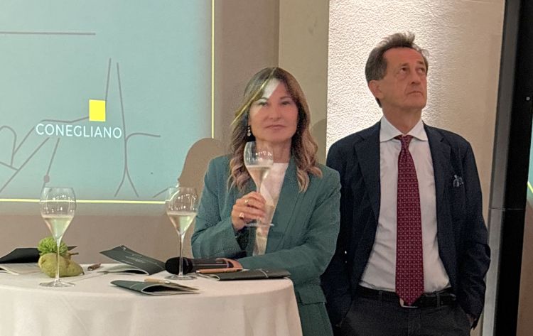 Laura Mayr, general manager di Ruggeri Valdobbiadene, con Paolo Bisol, figlio del fondatore Giustino e oggi ambasciatore e portavoce della visione dell'azienda vitivinicola
