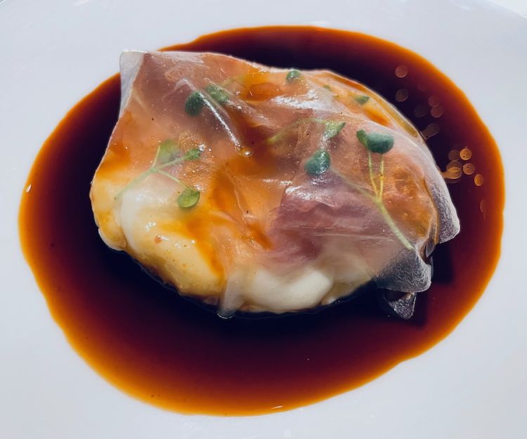 Crespella prosciutto e funghi con salsa di prosciutto dolce di Corm&ograve;ns e funghi
