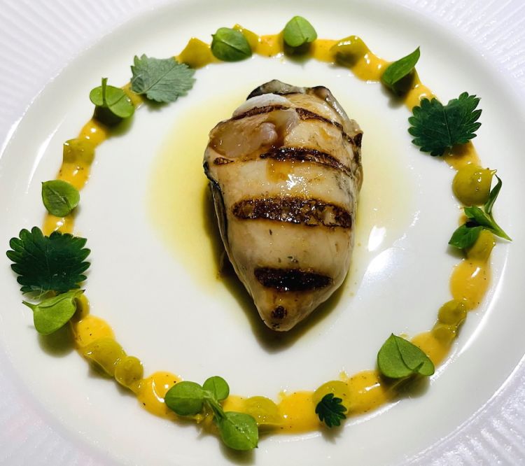 Ostrica BBQ, pesto di olive e scalogno
