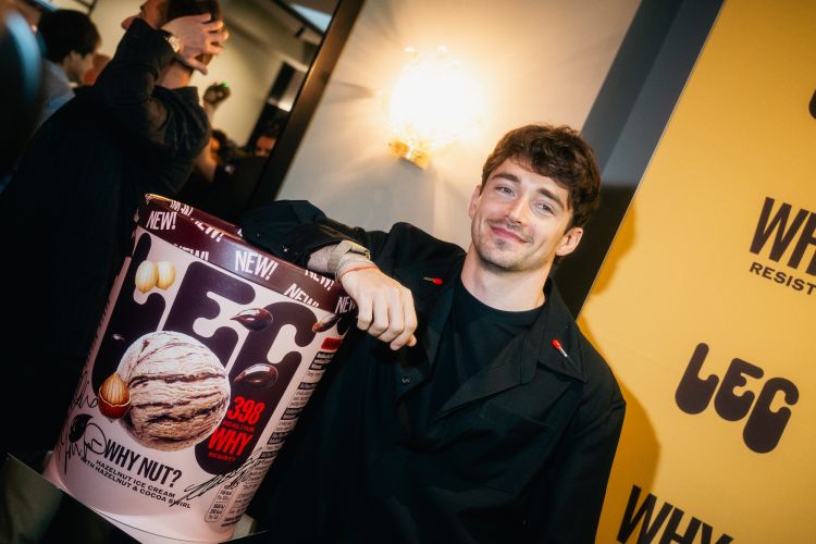 Charles Leclerc con il gelato LEC
