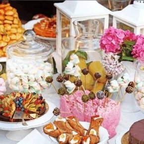 A triumph of desserts is hidden inside the "stanza delle tentazioni" (room of temptations) during the Sunday Lefay Brunch