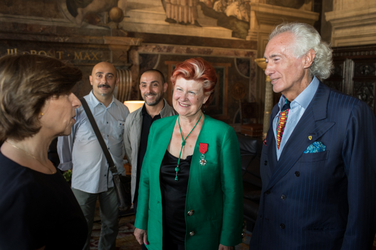 Di nuovo Annie Fèolde con l’ambasciatrice di Francia, Catherine Colonna, e Giorgio Pinchiorri. Ma ci sono anche Anthony Genovese e Riccardo Monco
