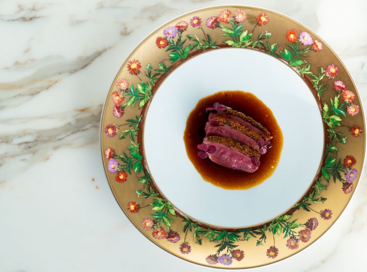 Anatra e olivello spinoso in tre&nbsp;servizi: il petto
