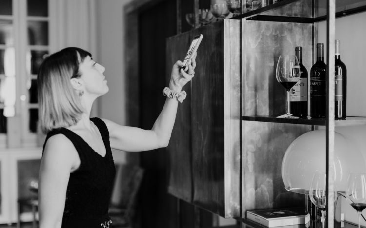 Una laurea in Linguistica alla Sapienza di Roma e una in Semiotica a Bologna, è direttore editoriale di Spirito diVino
