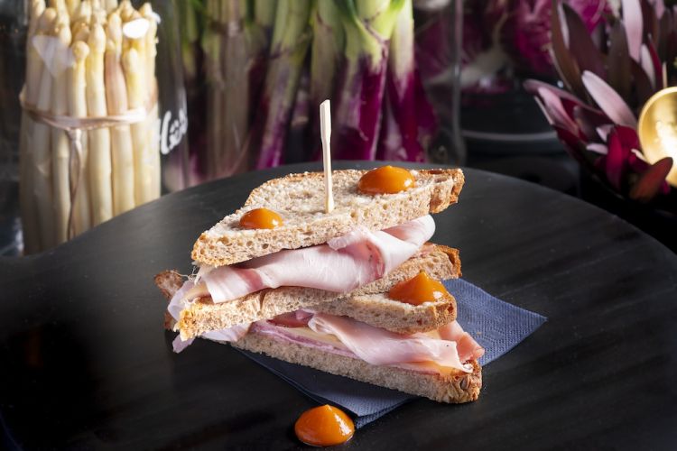 Il Toast al prosciutto gratinato con salsa rubra di Matteo Felter