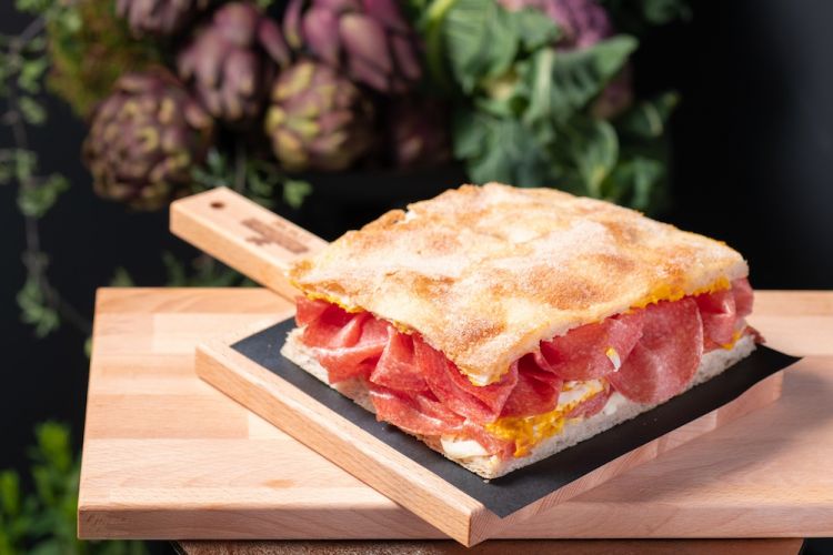 La Pizza doppio crunch® con salame lo Speziale e crema di carote e sedano di Renato Bosco