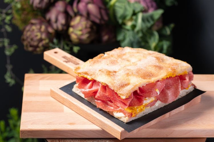 La Pizza doppio crunch® con salame lo Speziale e crema di carote e sedano di Renato Bosco
