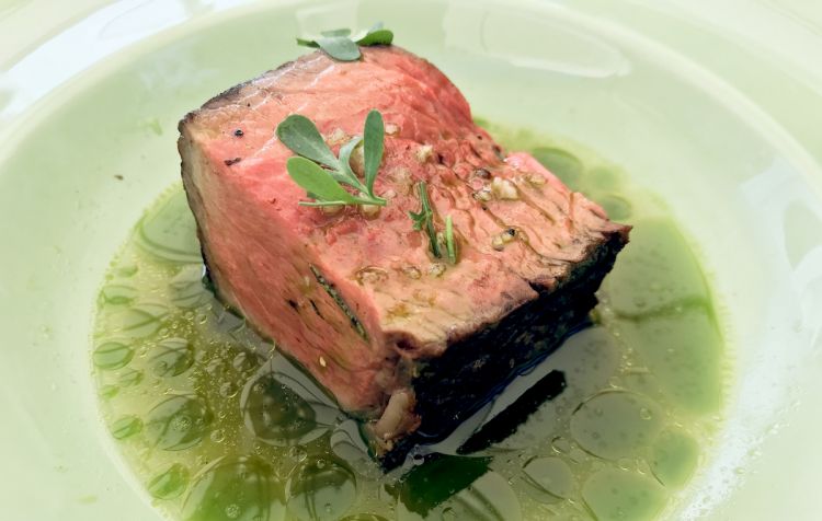 La Costata alla brace in brodo, un secondo che apr