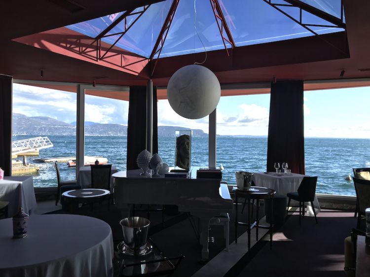 Il lago di Garda visto in ottobre dalla sala del Lido 84
