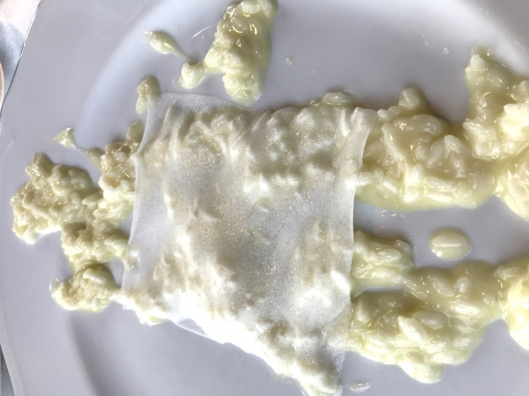 Riso, acqua di governo di mozzarella, zenzero