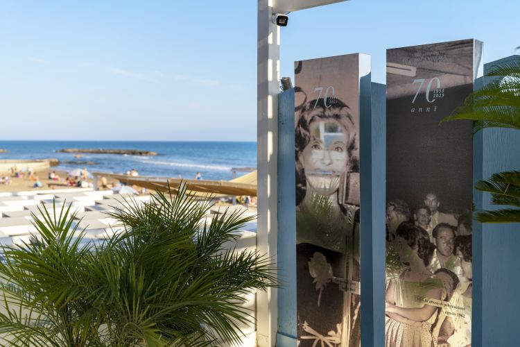 Installazioni fotografiche al Lido Azzurro 1953 che ne celebrano i 70 anni