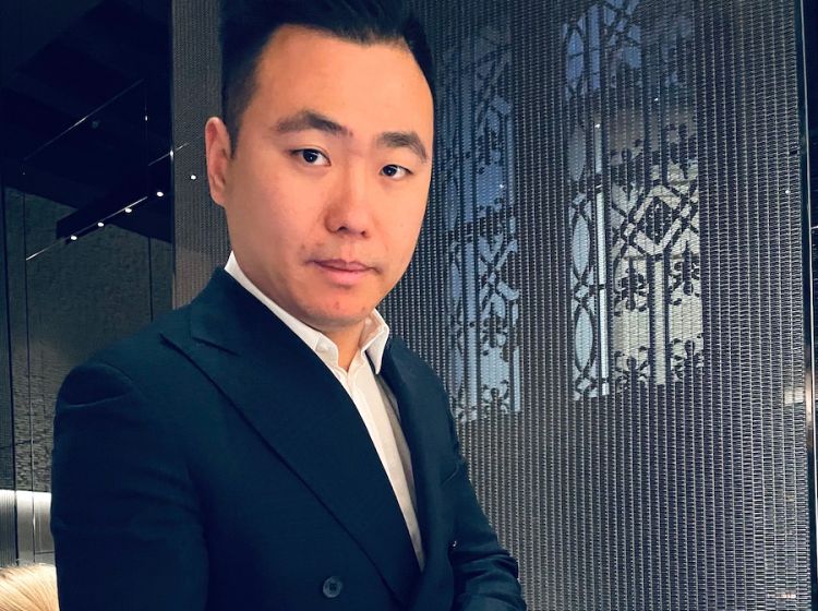 Andrea Lin, titolare cinese del ristorante giapponese dello chef Niimori Nobuya a Milano