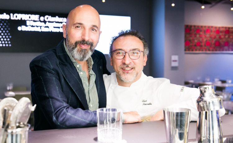 Con il coordinatore delle cucine dell'Hub, Andrea Ribaldone