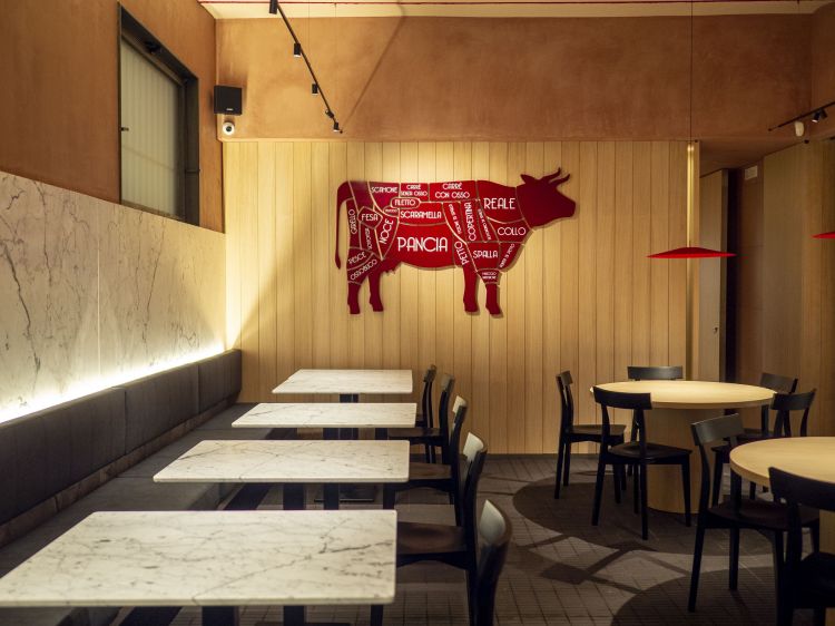 L'interno di Mezzena, il nuovo locale palermit