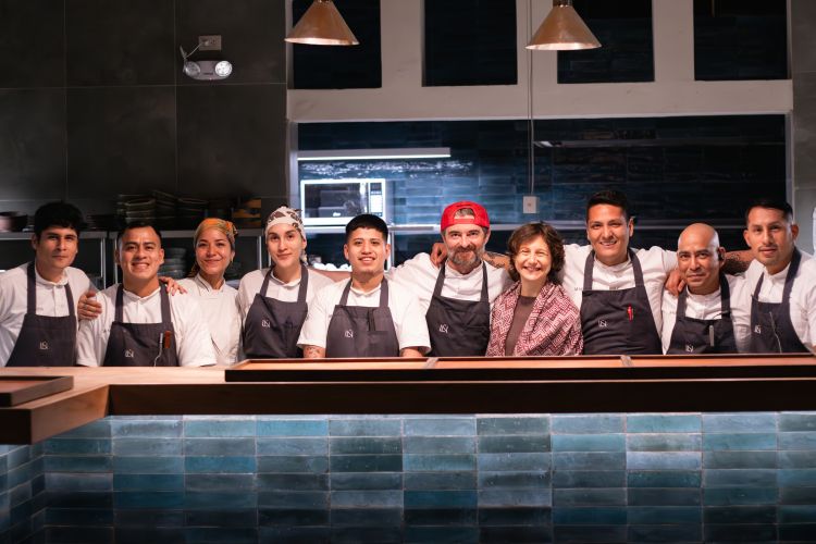 Il team di cucina di La Niña con lo chef Andr