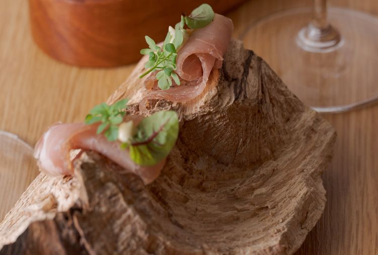 Lonzino stagionato in casa con erba ruta