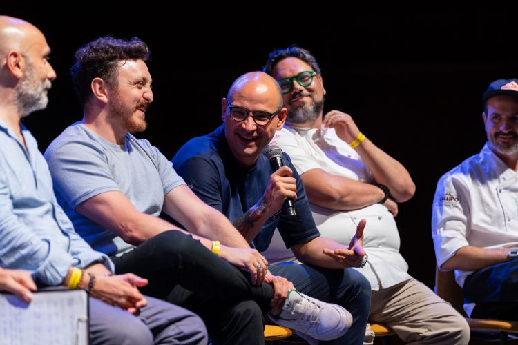 I protagonisti del talk a cura di Identità Golose, "La grande Calabria fuori dalla Calabria": da sinistra, Anthony Genovese, Umberto Oliva, Salvatore Morello, Simone Cantafio e Matteo Aloe. Foto di Lorenzo Smirne