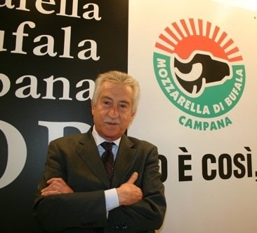 Antonio Lucisano, direttore del consorzio della Mozzarella di bufala campana dop (foto www.alimentando.info)