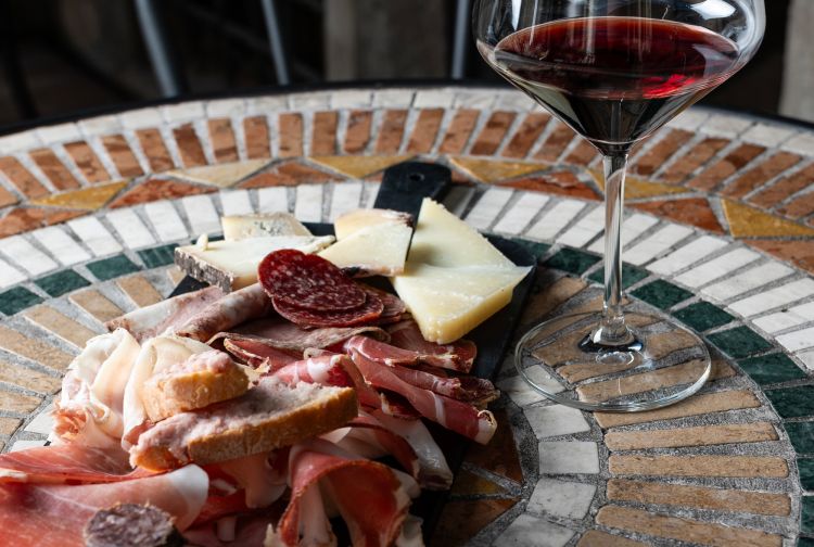 Il cibo alla Vineria Vignola: ora non solo taglieri di salumi...
