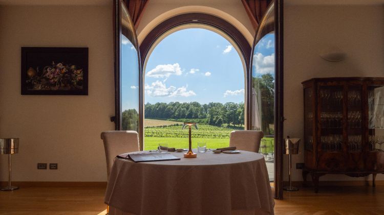 Il ristorante è immerso in 14 ettari di campagna a Castel Giorgio, non lontano da Orvieto