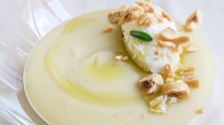 Macco di fava “cottoia” di Modica e ricotta vaccina