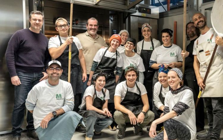 Davide Longoni con gli studenti del primo corso di MadreProject
