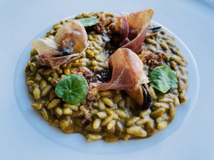 Risotto riserva San Massimo, cozze e paleta Joselito
