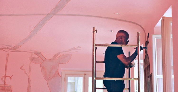 Francesco Clemente affresca il soffitto del Piazza Duomo ad Alba