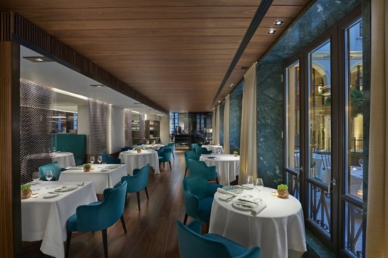Particolare di sala del ristorante Seta del Mandarin Oriental di Milano, una stella Michelin a 3 mesi dall'apertura
