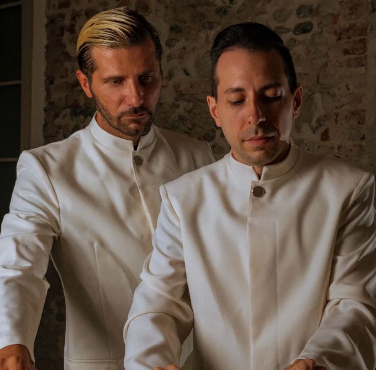 Christian Mandura, ideatore dopo il&nbsp;suo Unforgettable (sempre a Torino) di Akoya,&nbsp;e la sua spalla destra al bancone, Alessandro Daedda
