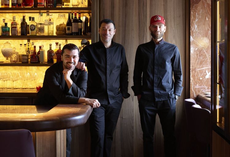Lo chef di Pepe, Luca Fantin, al centro, tra il restaurant manager Manuel Panni e l'executive chef Francesco Caioni